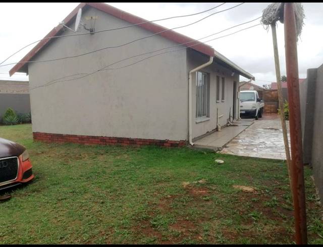 3 BEDROOM HOUSE FOR SALE IN PROTEA GLEN